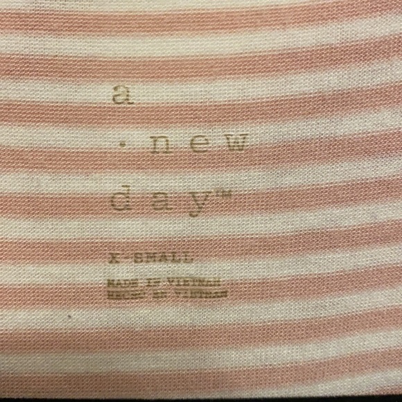 Striped V-neck tee. Size XS - Picture 3 of 3